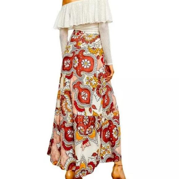 BCBG MaxAzria Wrap Midi Skirt Dusty Rio Red Paisley Size Medium - Picture 9 of 10